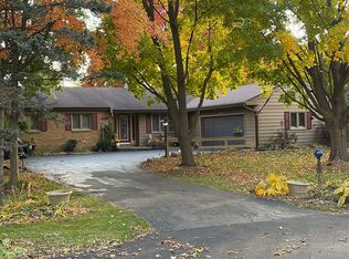 6315 Walkup Ln, Crystal Lake, IL 60012