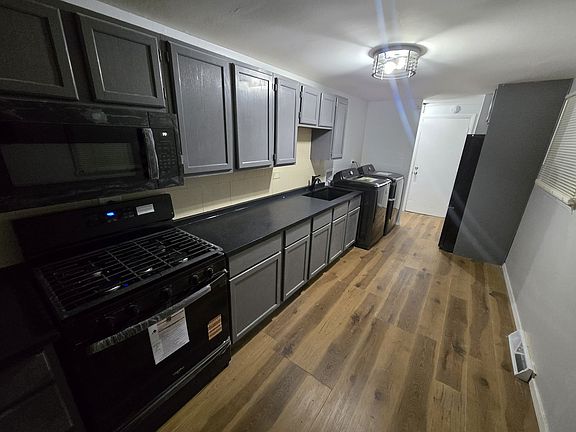 3rd image of 16358 Plymouth Dr