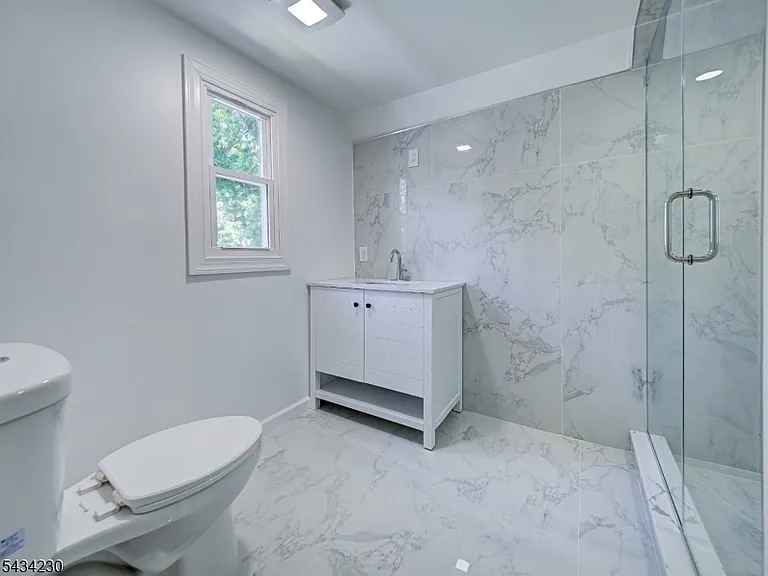 217 Heywood Ave — Photo 19