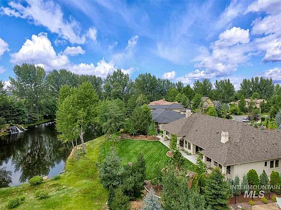 3rd image of 721 W Watermoor Ct