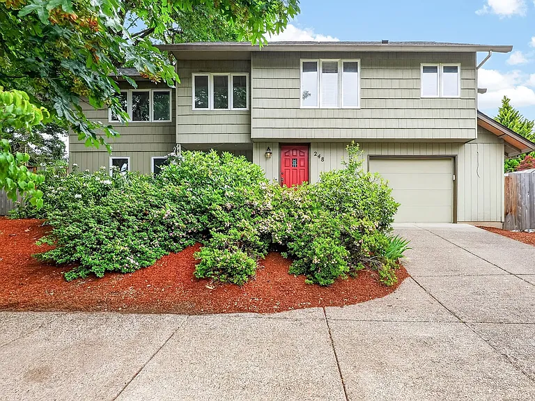 248 NW Ash St — Photo 22