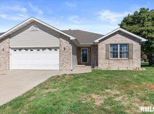 703 Burberry Ln, Rochester, IL 62563