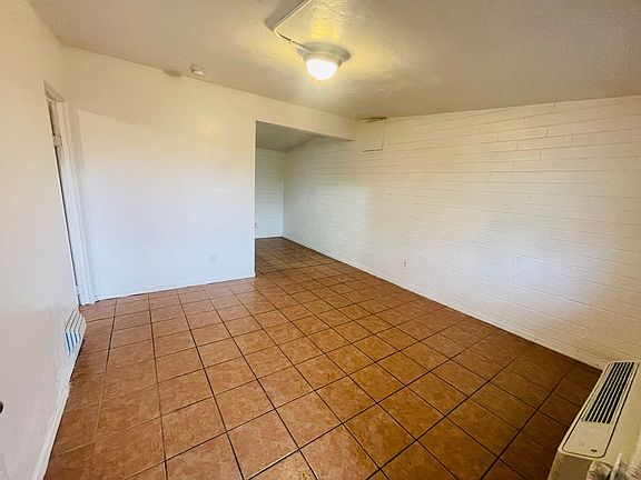 3rd image of 2736 N Stone Ave #6