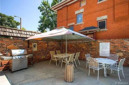 1260 York St #301 — Photo 35