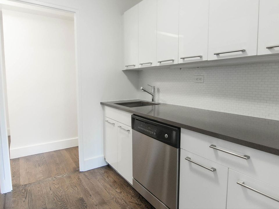 1st image of 220 E 63rd St APT 3A