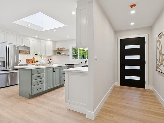 3rd image of 401 Alameda Del Prado