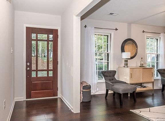 3rd image of 404 Hickok Ct