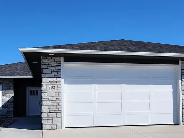 802 Johnson Creek Ct, Harrisburg, SD 57032