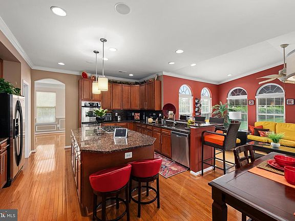 4th image of 342 Bryn Ln