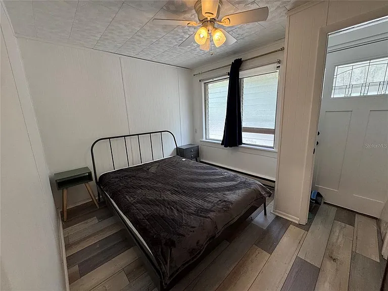 142 6th Ave N #1 — Photo 9