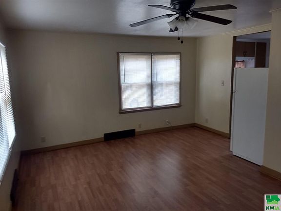 4th image of 229 W 24th St
