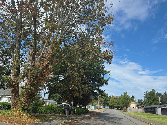 5th image of 14321 W Thorne Ln SW