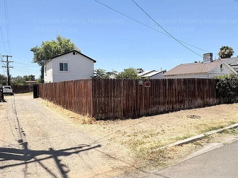 303 El Tejon Ave — Photo 2