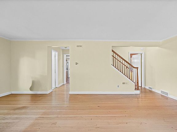 4th image of 1575 Marilyn Ave