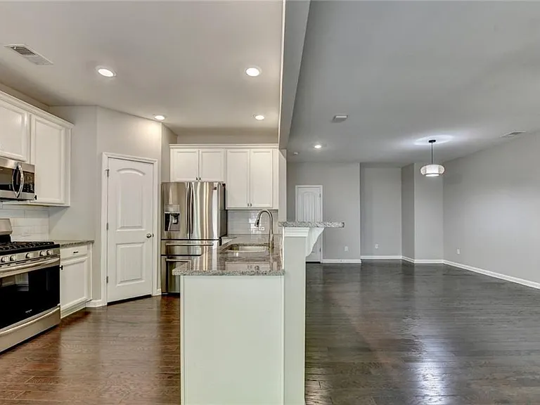 7245 Heritage Oak Ct — Photo 27
