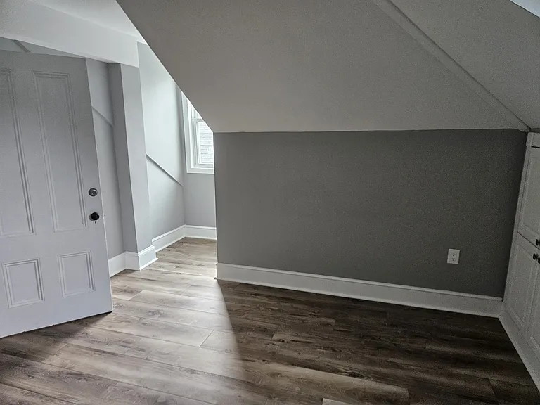14 Hillside St — Photo 13