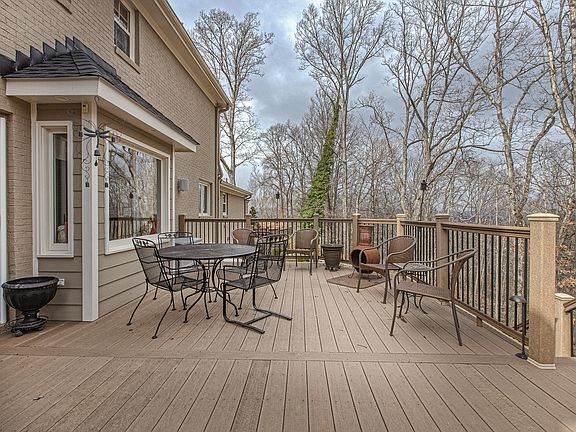 4th image of 3472 Peakwood Dr SW