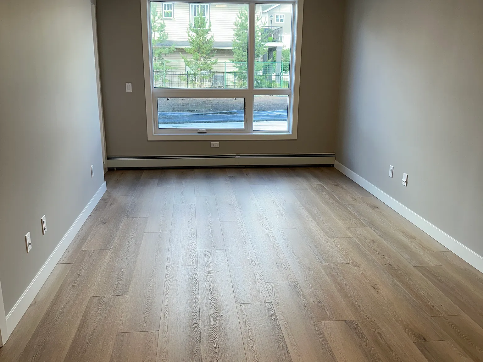 (PN 1138) Comfortable 1-Bedroom Loft with Parking. — Photo 4