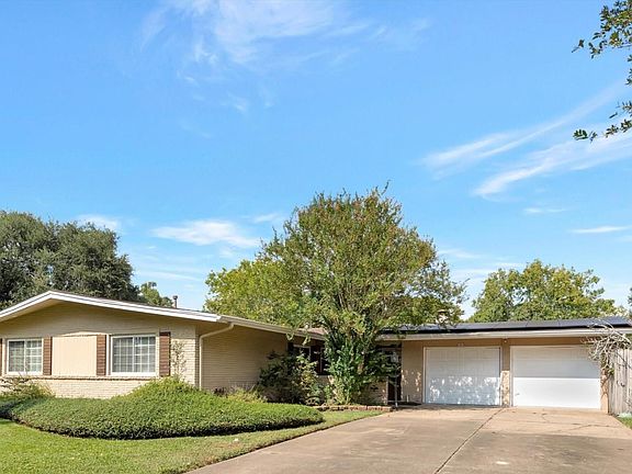 2nd image of 1615 Redway Ln