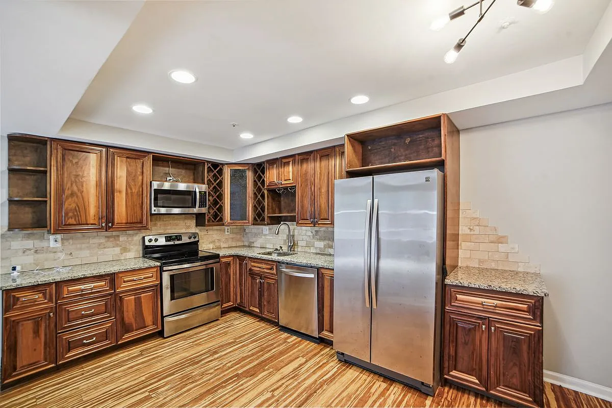 3 bed, 2.5 bath, 1440 sqft, $2,500 — Photo 2