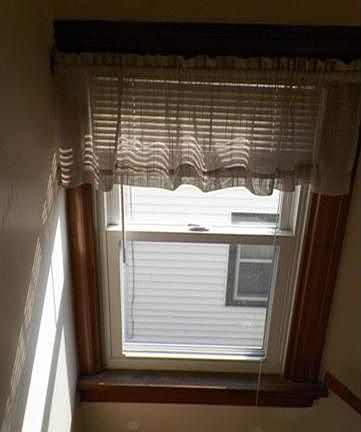 5th image of 121 Maplelawn Dr