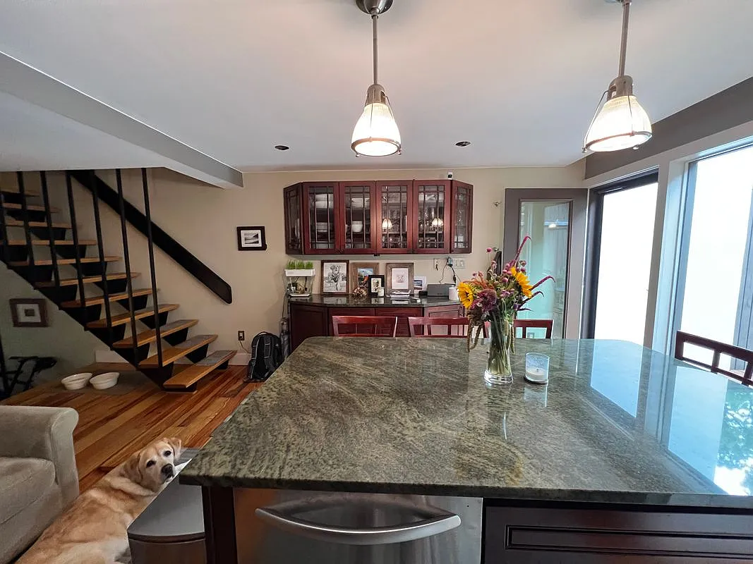 2 bed, 1.5 bath, 1428 sqft, $2,600 — Photo 2