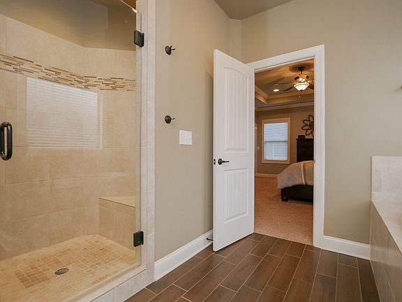 4th image of 2818 Craythorne Dr