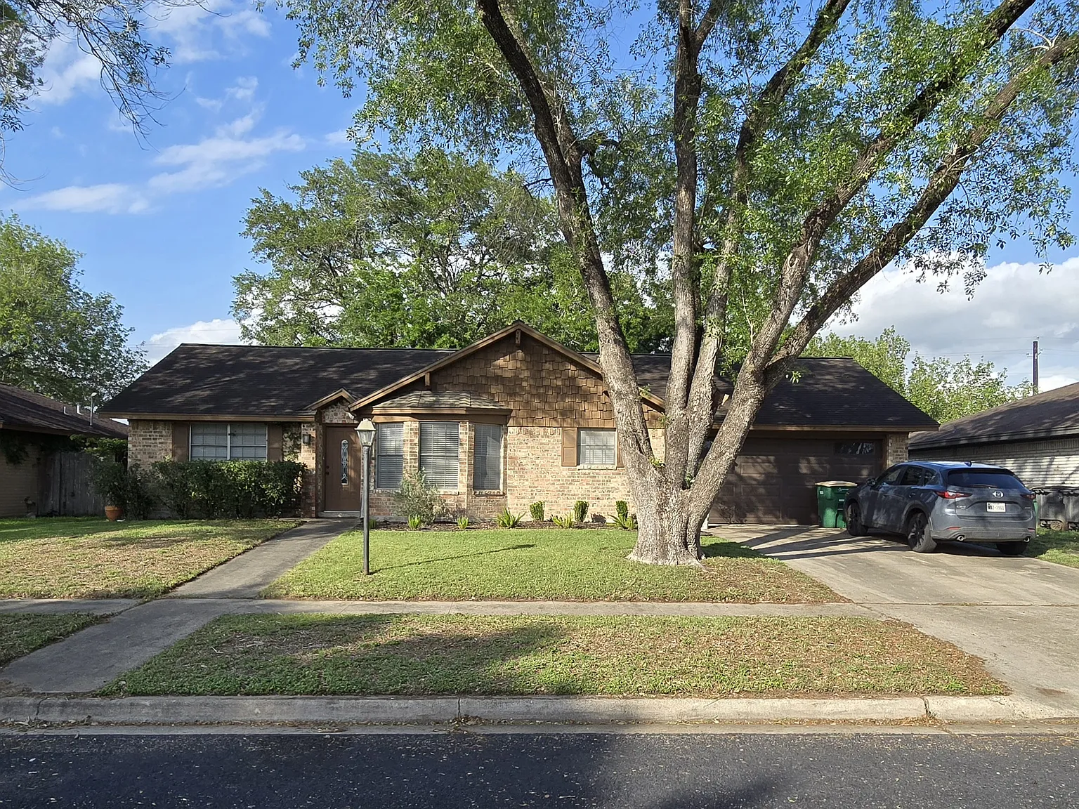 3 bed, 1450 sqft, $1,800 — Photo 1