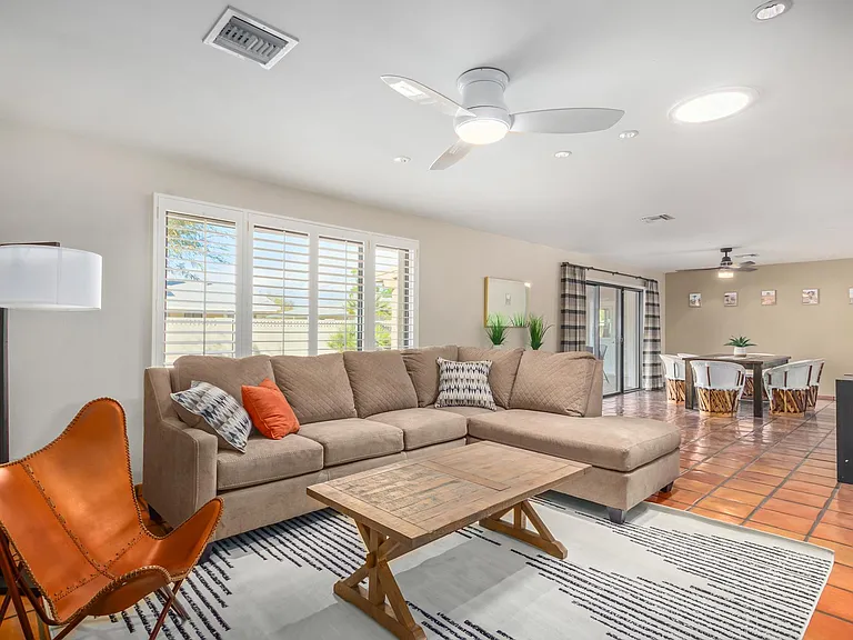 1028 E Hermosa Dr — Photo 4