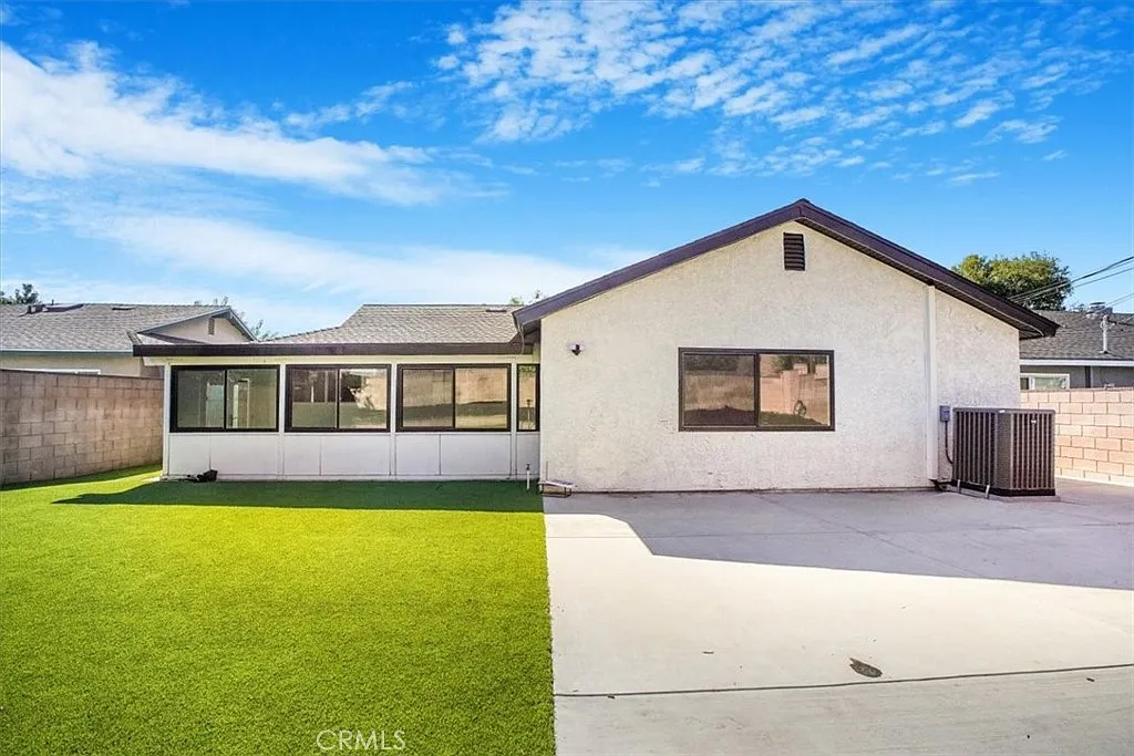 4 bed, 2020 sqft, $4,700 — Photo 1