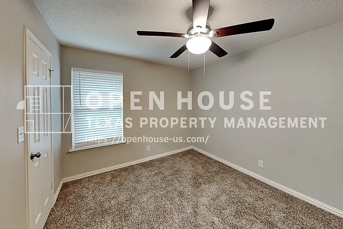1523 Warwick Dr — Photo 12