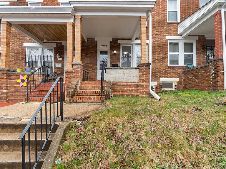 2867 Mayfield Ave — Photo 2