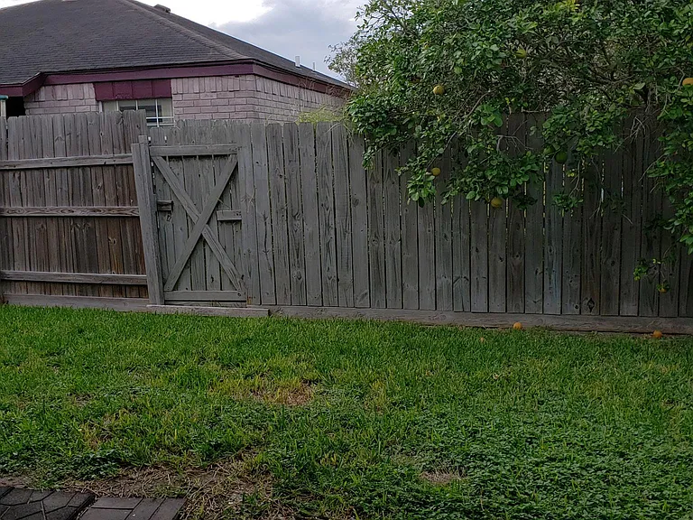 2001 Treasure Oaks Dr — Photo 13