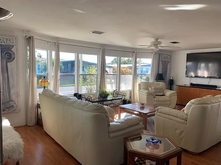 Camelot Dr N — Photo 14