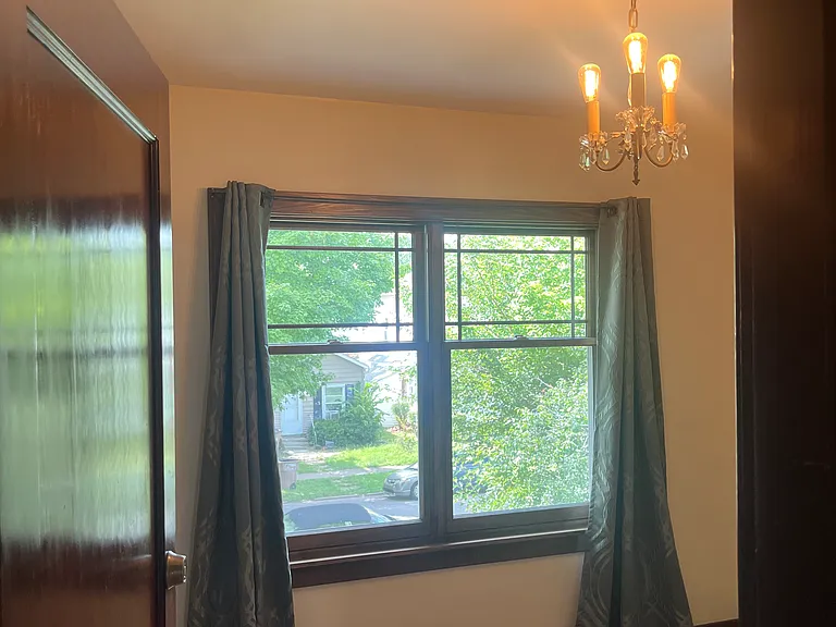 921 Pearl St — Photo 12