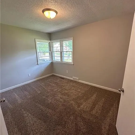 332 E Pleasant Ave — Photo 8