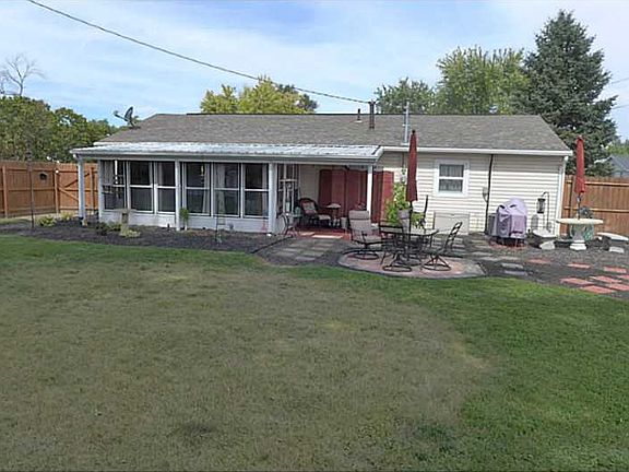 3rd image of 951 Sheehan Ave