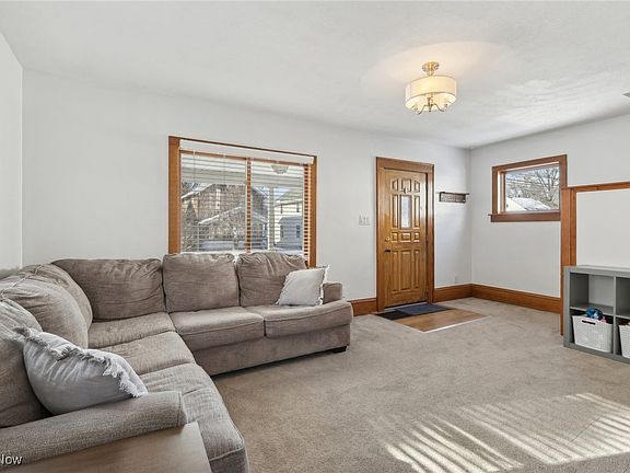 4th image of 391 N Lyman St