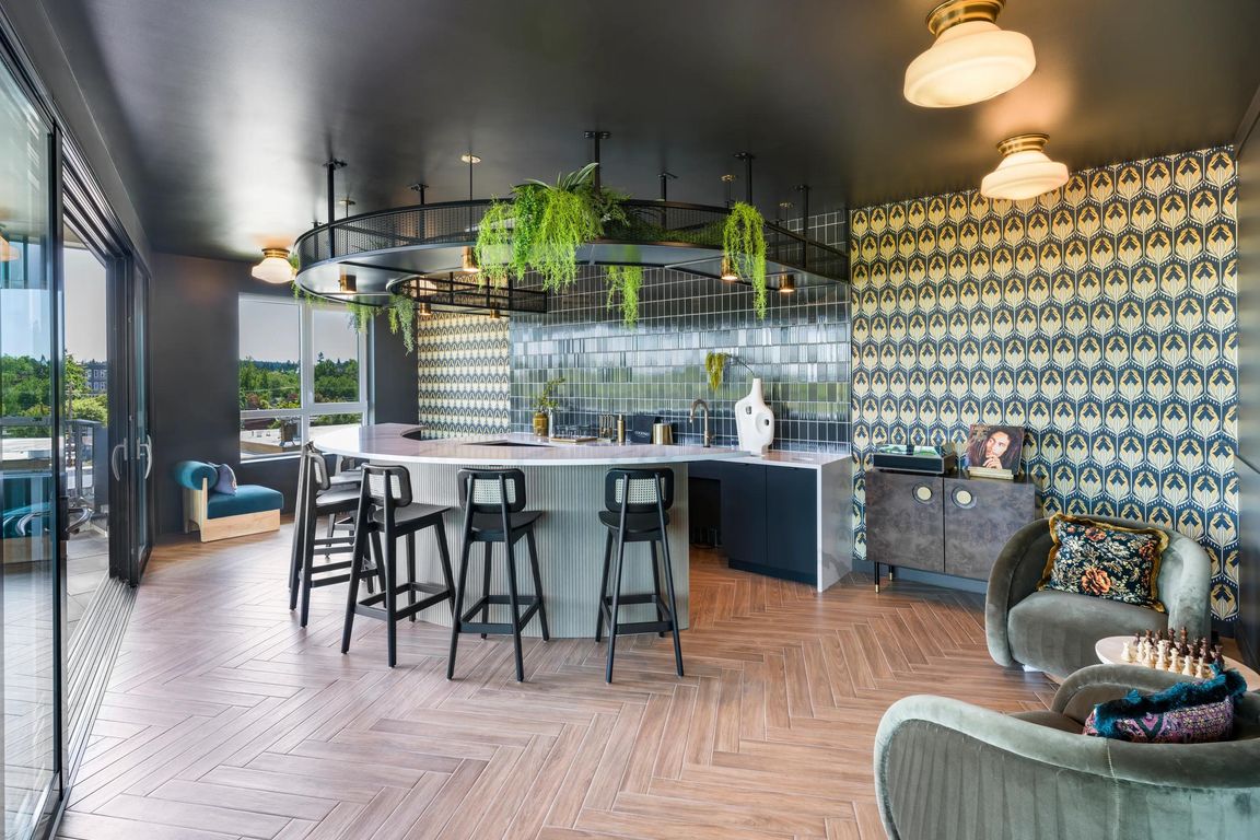 Discover an unparalleled experience at Modera Beaverton's luxurious rooftop clubroom.