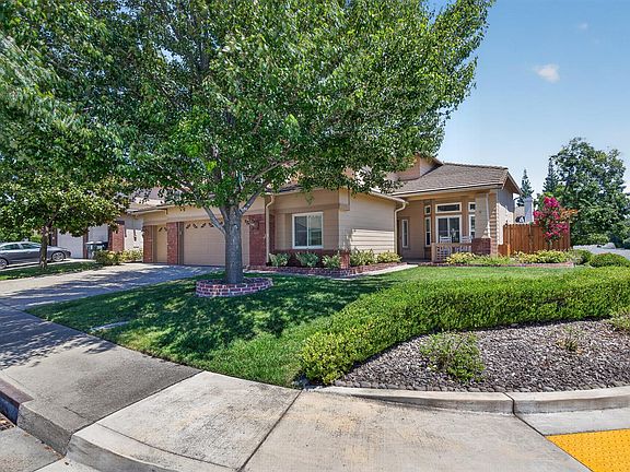 3rd image of 4911 Bradford Pl
