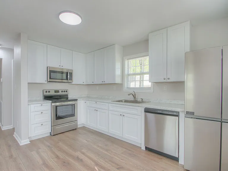 350 Beechcroft Rd #6 — Photo 32