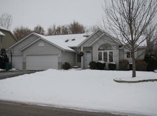 9436 Creek Ridge Ln, Savage, MN 55378