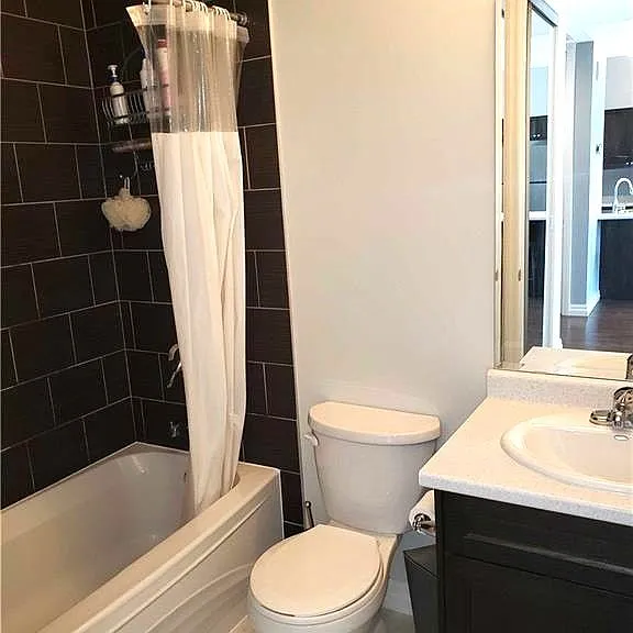 112 King St E #414 — Photo 10