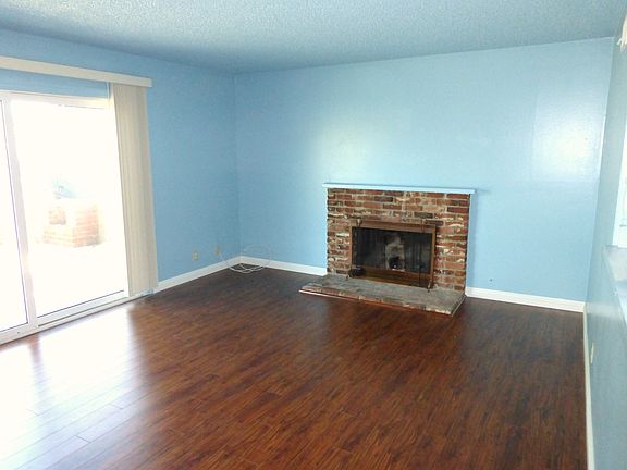 4th image of 2240 Electra Ave
