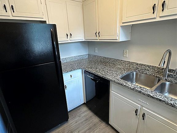 5th image of 4605 Coronado Dr APT K