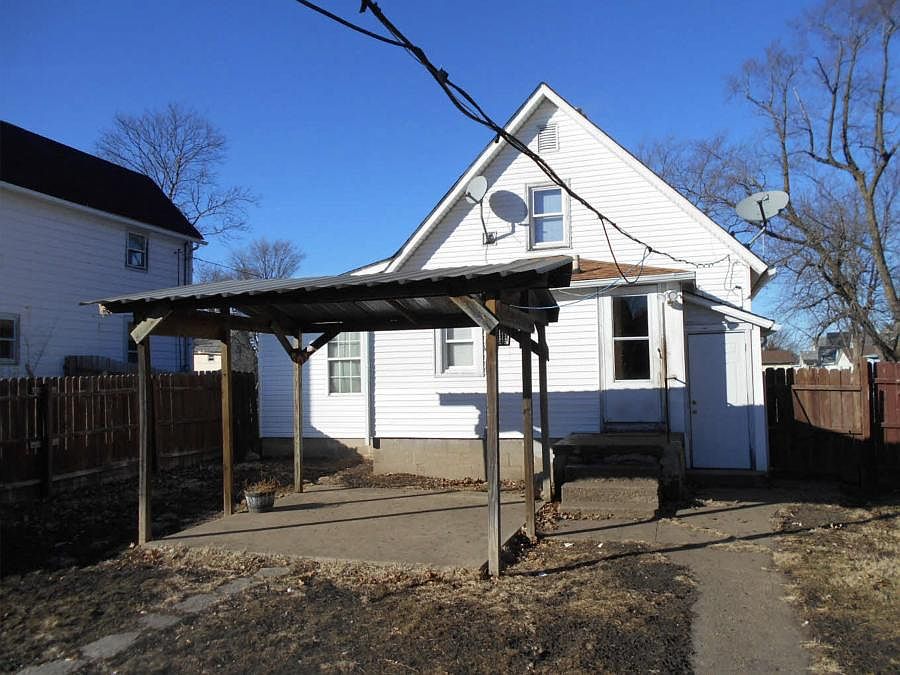 2nd image of 809 Columbus Ave