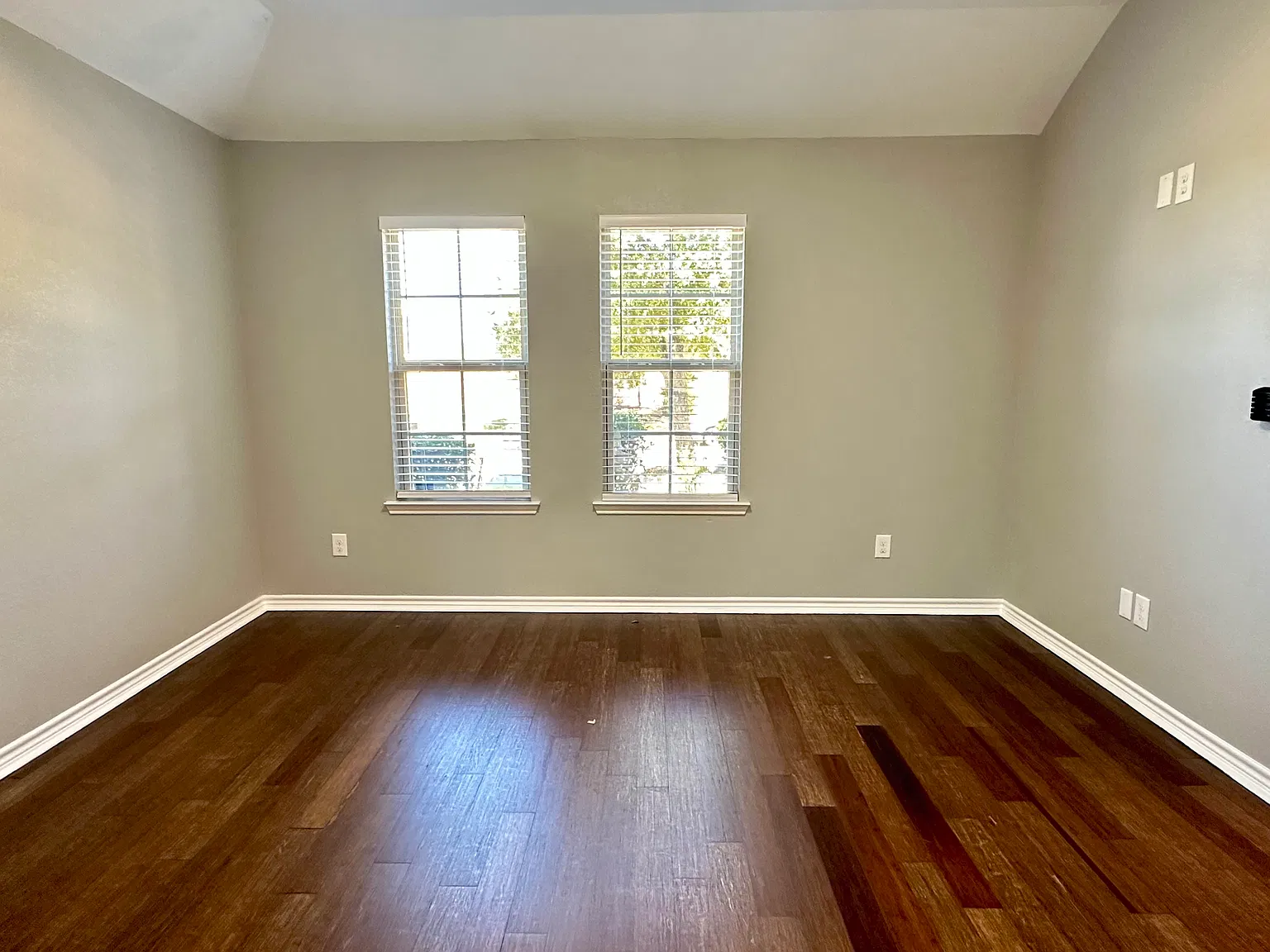 3 bed, 1835 sqft, $2,700 — Photo 4