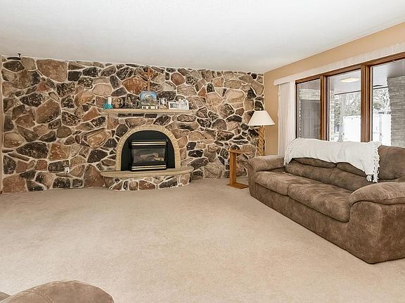 3rd image of 6727 Marilyn Dr