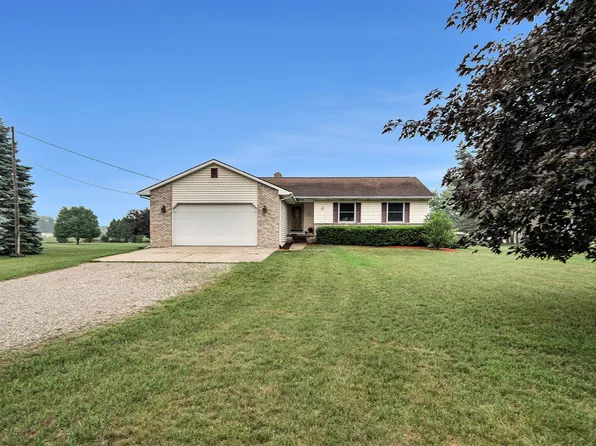 3733 Woodland Dr, Metamora, MI 48455