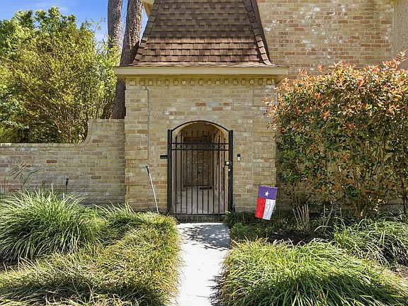 4th image of 17010 Hillswind Cir